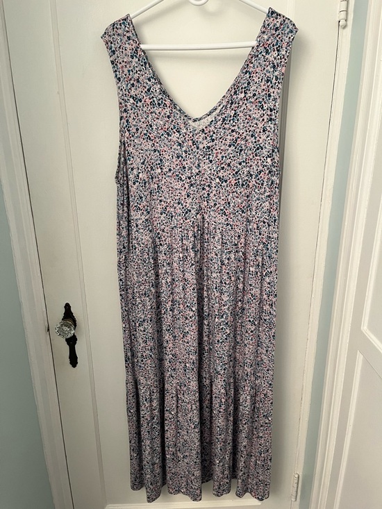 Penningtons Dresses & Skirts - Penningtons Sleeveless V-Neck Floral Maxi Dress
